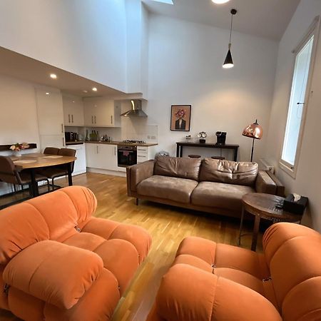 Appartamento 2 Bed 2 Bath With Private Parking Edimburgo Esterno foto