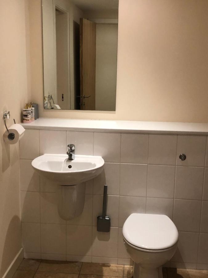 Appartamento 2 Bed 2 Bath With Private Parking Edimburgo Esterno foto