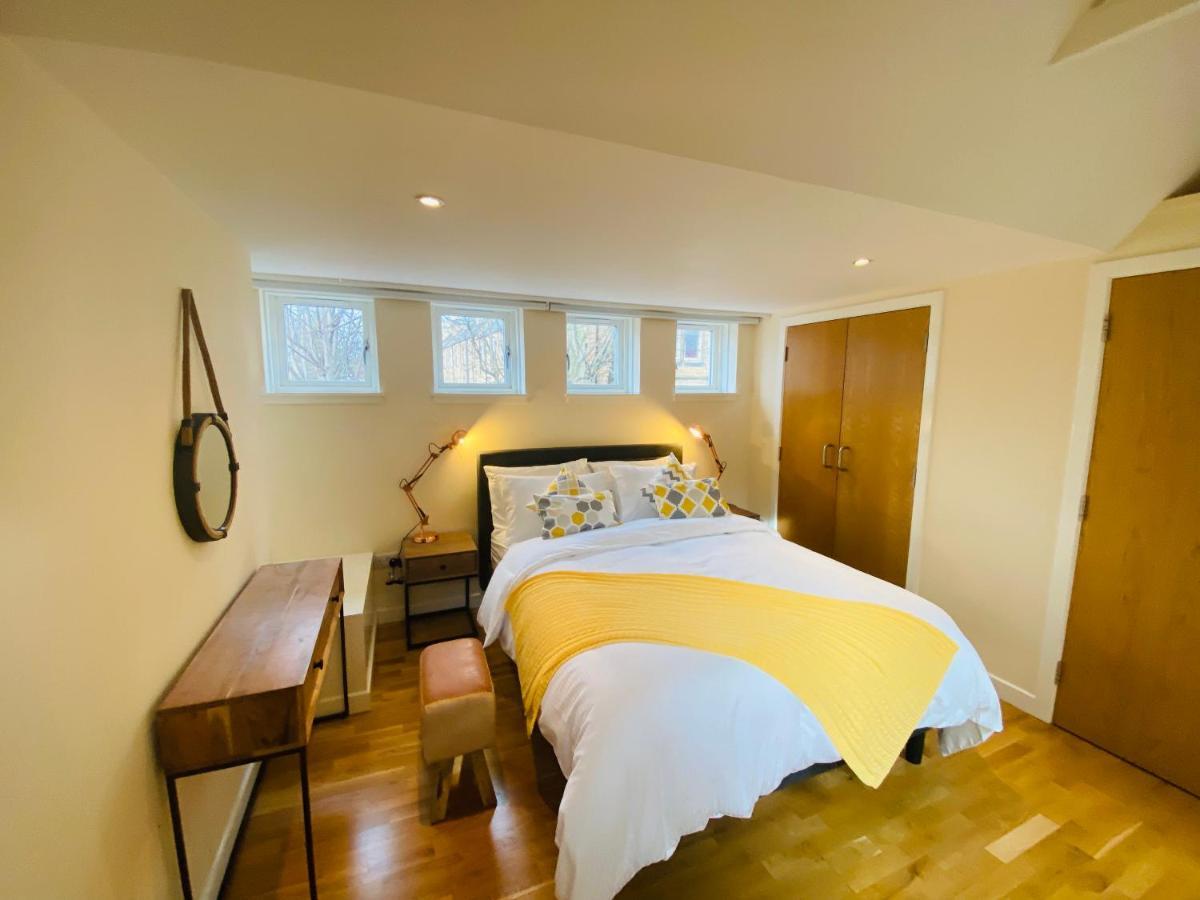 Appartamento 2 Bed 2 Bath With Private Parking Edimburgo Esterno foto