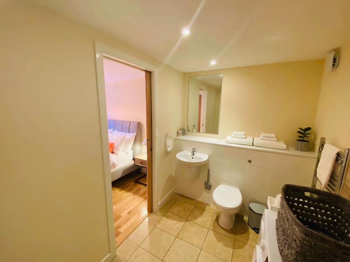 Appartamento 2 Bed 2 Bath With Private Parking Edimburgo Esterno foto