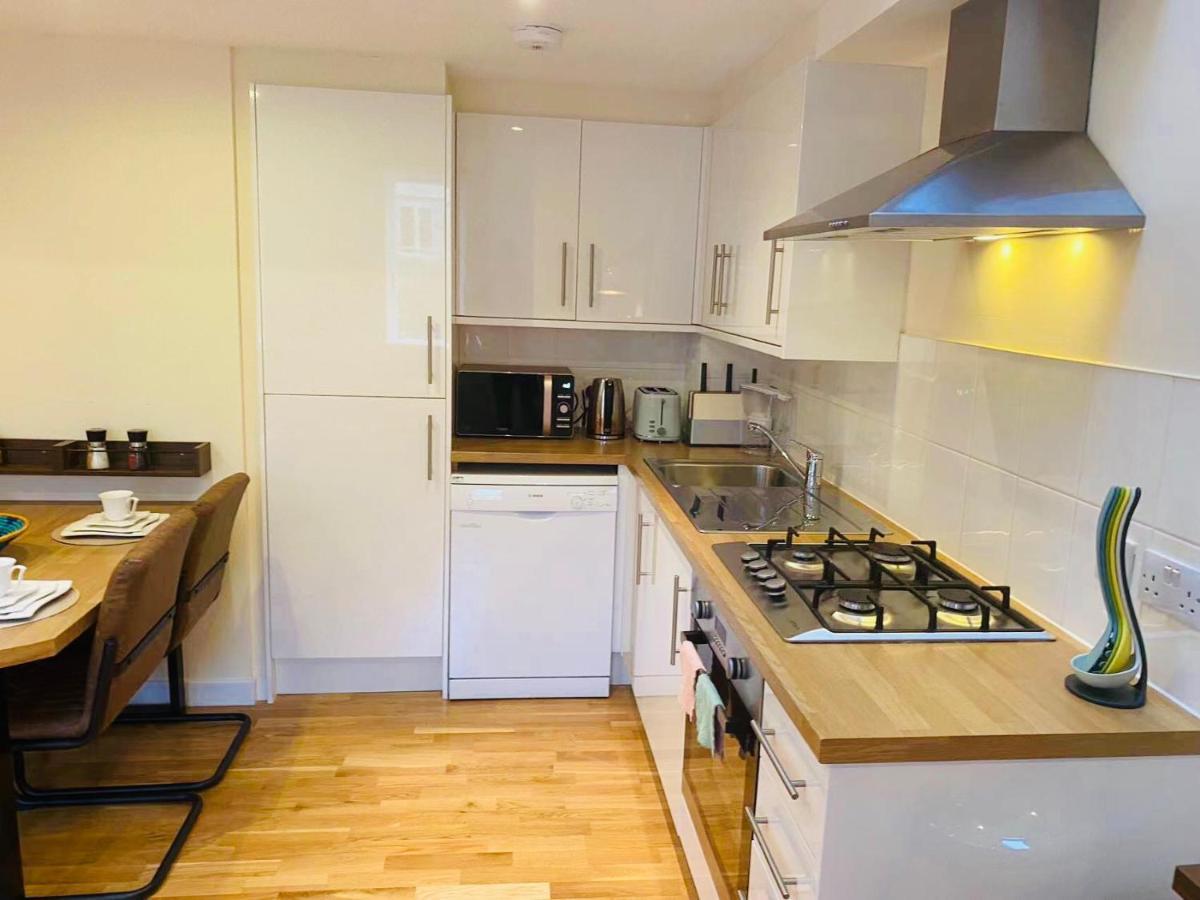 Appartamento 2 Bed 2 Bath With Private Parking Edimburgo Esterno foto