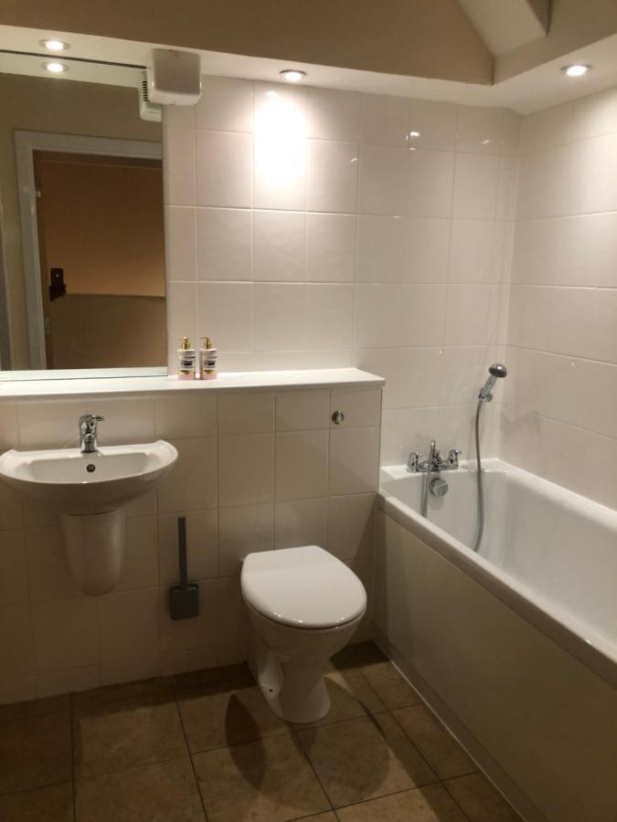 Appartamento 2 Bed 2 Bath With Private Parking Edimburgo Esterno foto