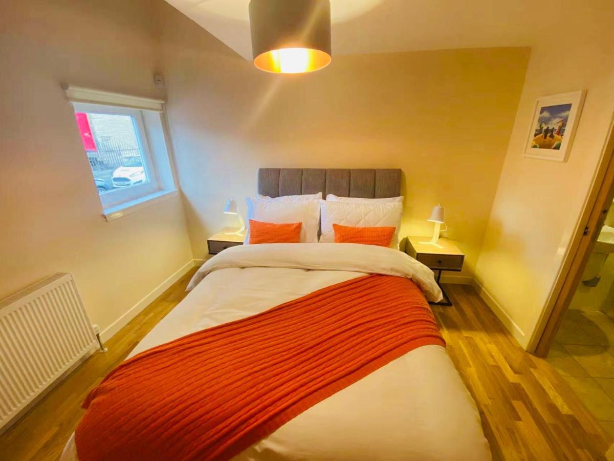 Appartamento 2 Bed 2 Bath With Private Parking Edimburgo Esterno foto