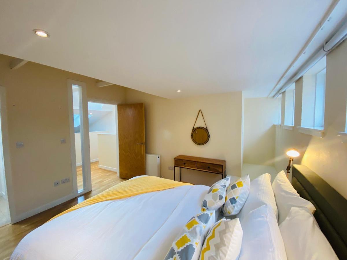 Appartamento 2 Bed 2 Bath With Private Parking Edimburgo Esterno foto