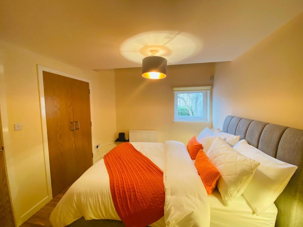 Appartamento 2 Bed 2 Bath With Private Parking Edimburgo Esterno foto