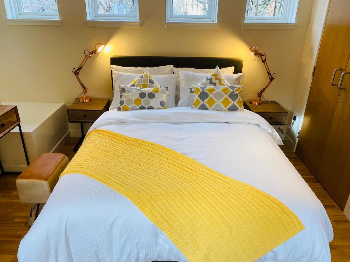 Appartamento 2 Bed 2 Bath With Private Parking Edimburgo Esterno foto