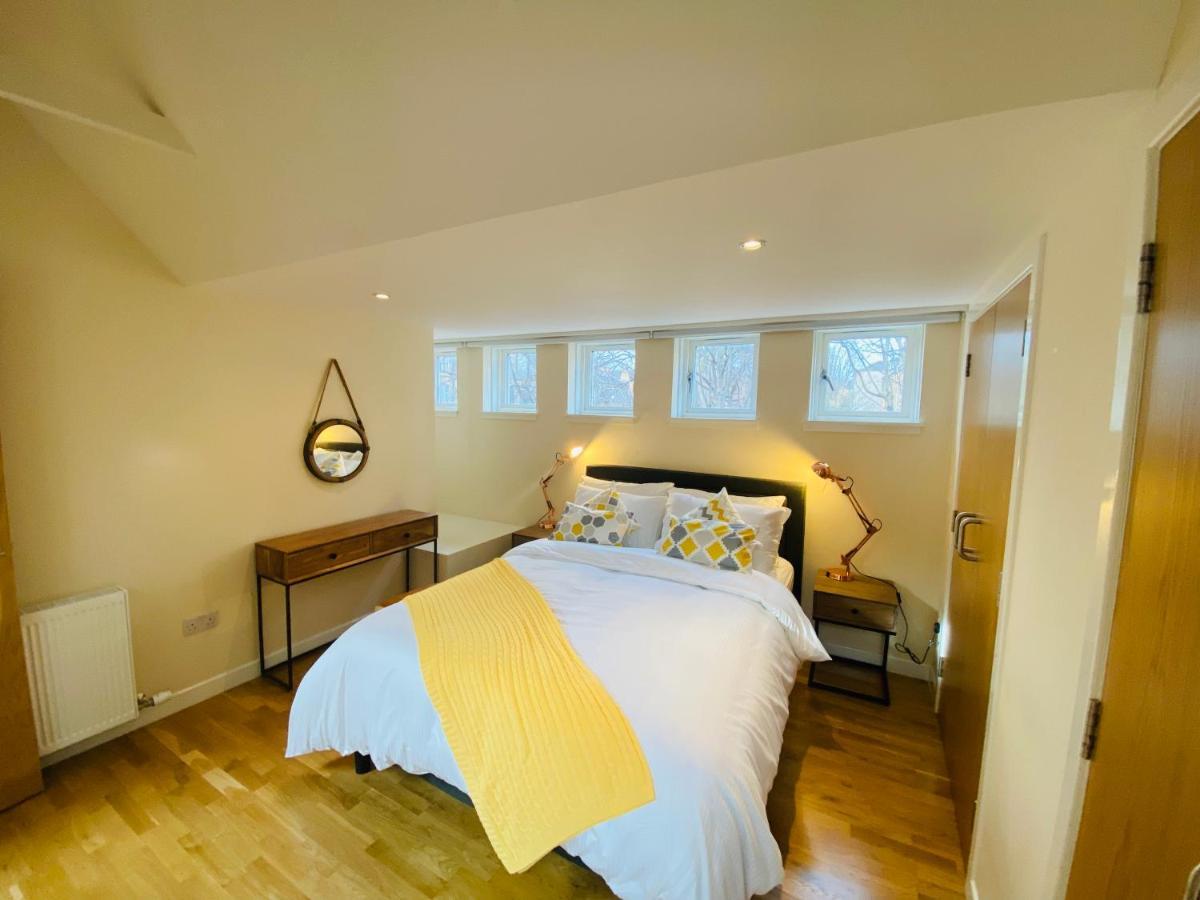 Appartamento 2 Bed 2 Bath With Private Parking Edimburgo Esterno foto