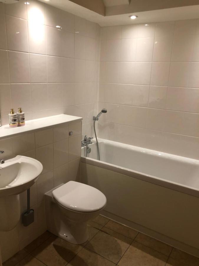 Appartamento 2 Bed 2 Bath With Private Parking Edimburgo Esterno foto