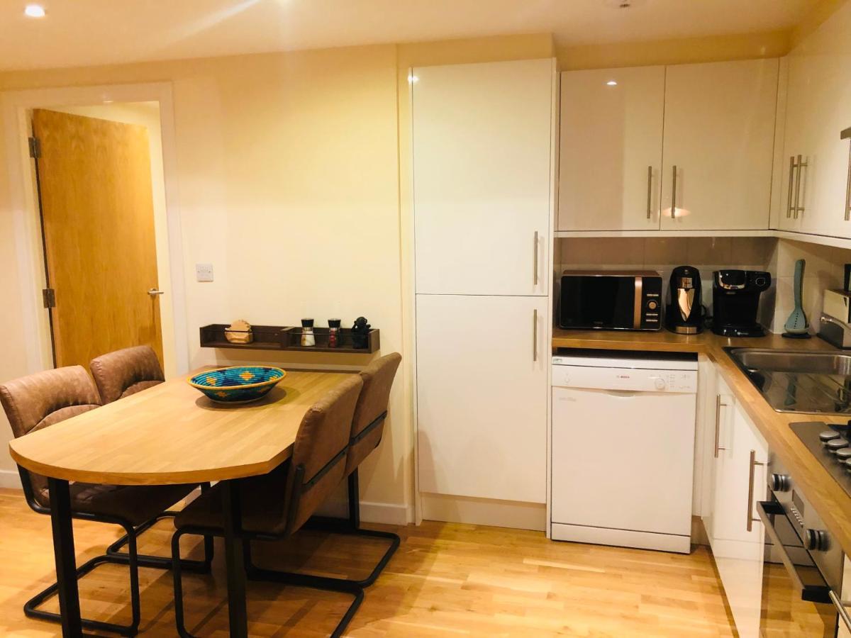 Appartamento 2 Bed 2 Bath With Private Parking Edimburgo Esterno foto