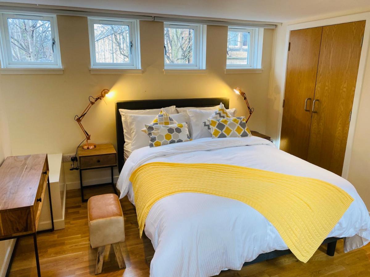 Appartamento 2 Bed 2 Bath With Private Parking Edimburgo Esterno foto