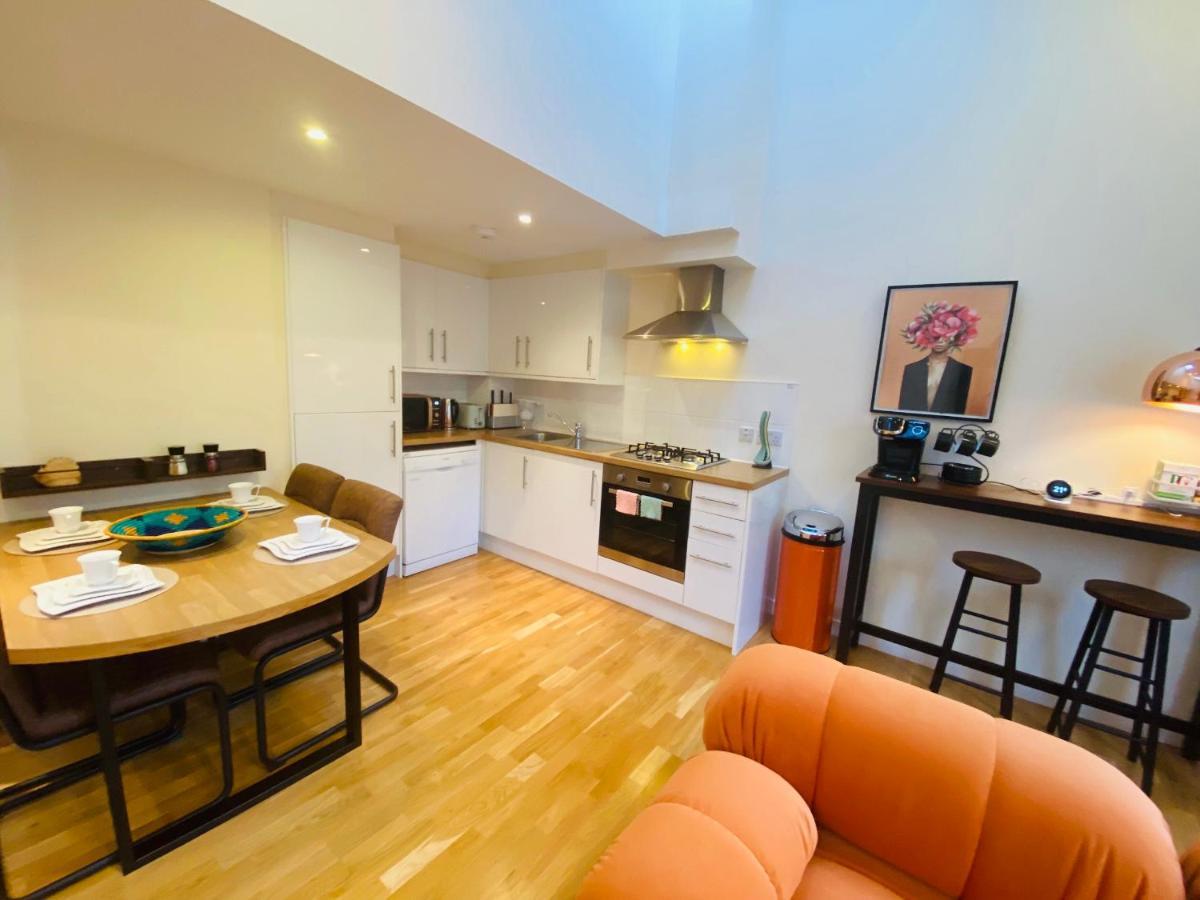 Appartamento 2 Bed 2 Bath With Private Parking Edimburgo Esterno foto