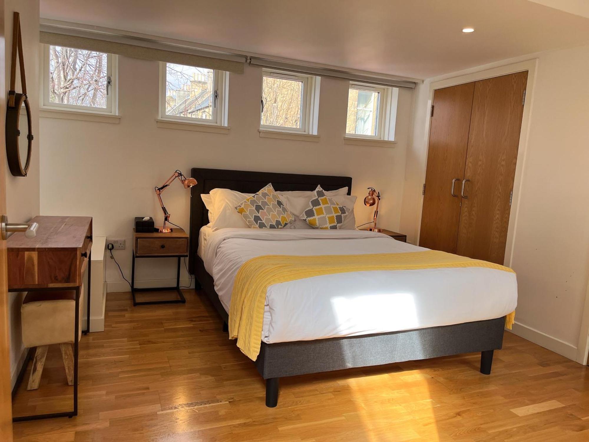 Appartamento 2 Bed 2 Bath With Private Parking Edimburgo Esterno foto