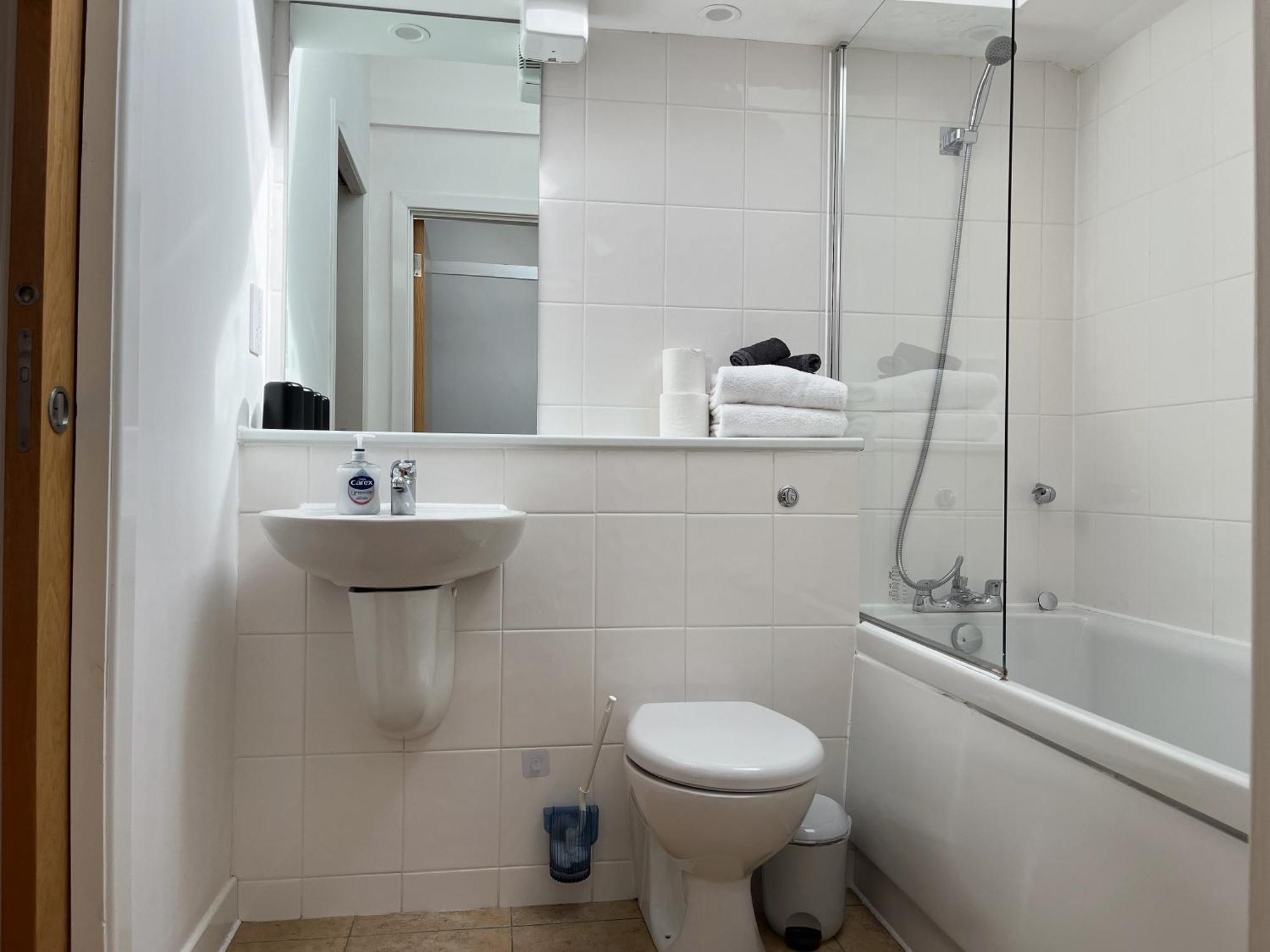 Appartamento 2 Bed 2 Bath With Private Parking Edimburgo Esterno foto